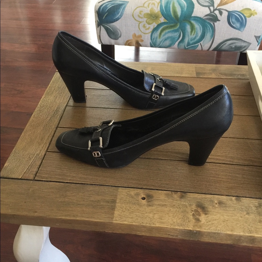 Naturalizer pumps with tassels